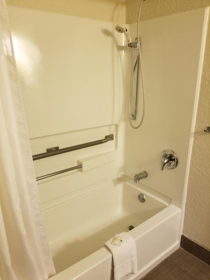 Quality Inn & Suites Leesburg Chain Of Lakes Exterior photo